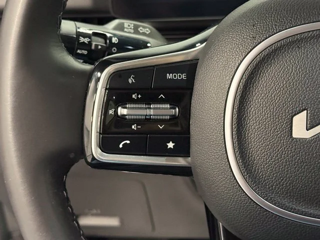 Used 2025  Kia SX image 16