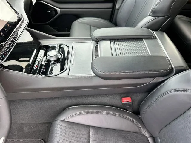 New 2026 Bright White Clear-Coat Exterior Paint Jeep Limited Altitude image 20