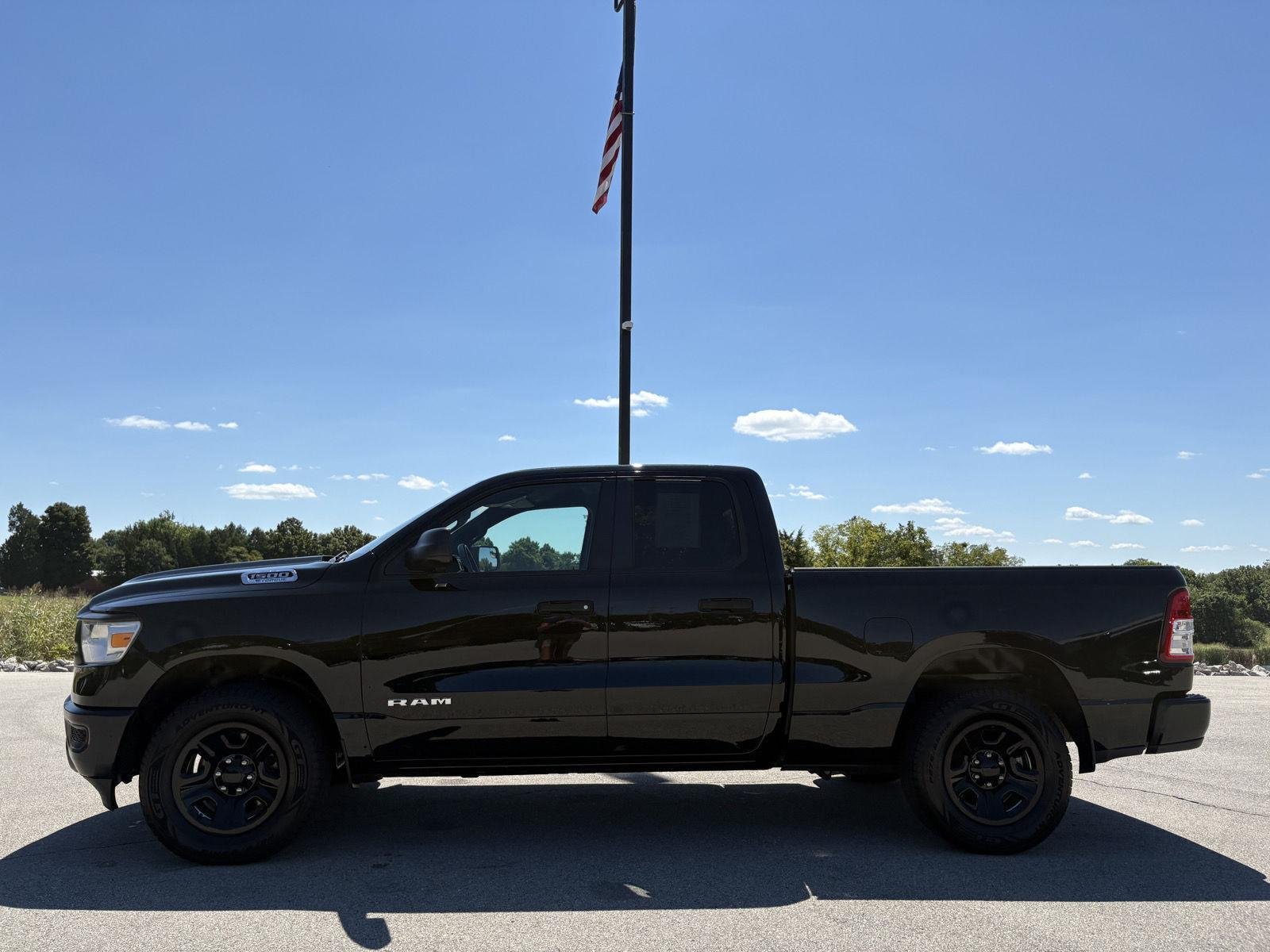 Used 2022 Diamond Black Crystal Pearlcoat Ram Tradesman image 18