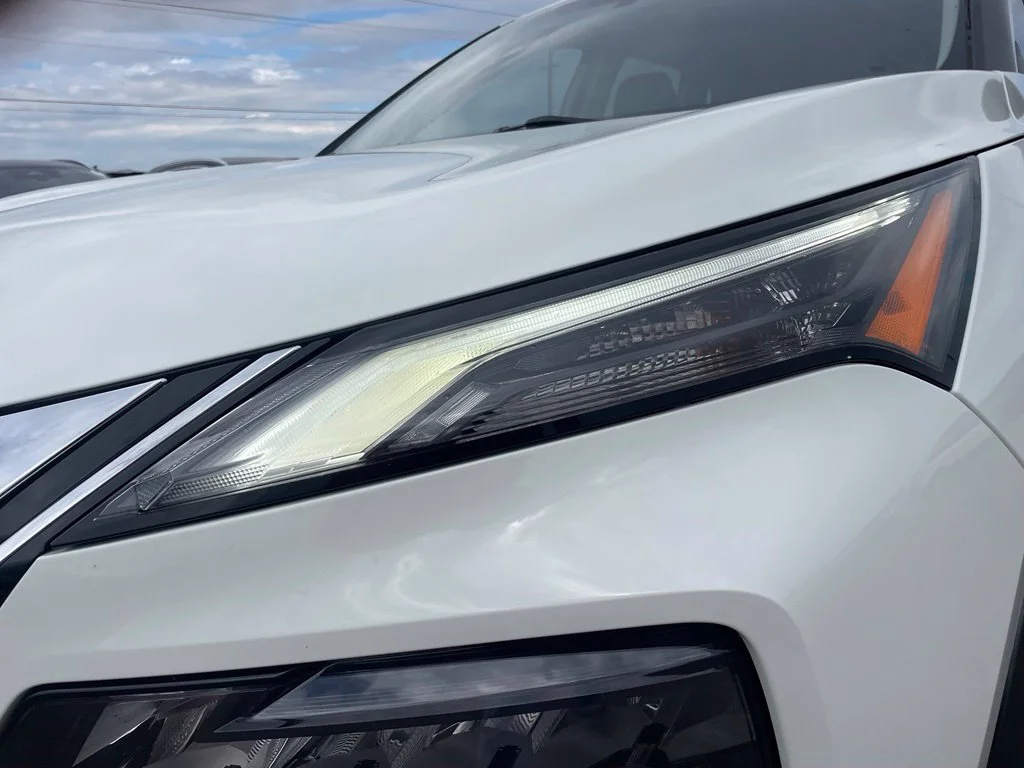 Used 2023 White Nissan S image 4