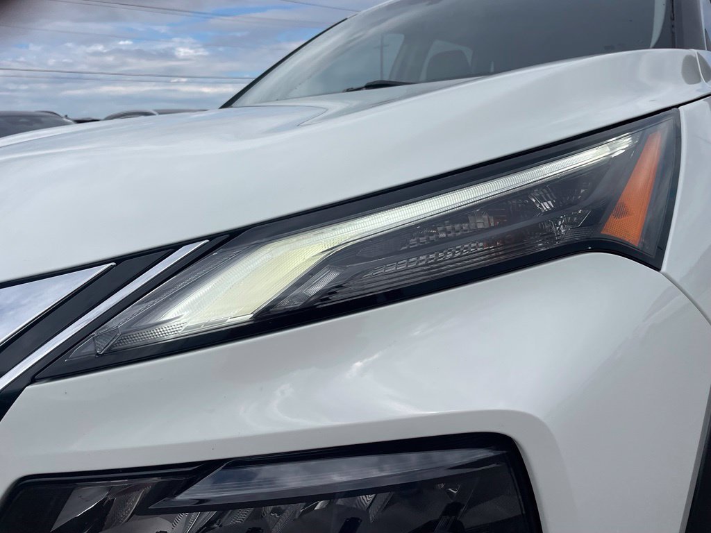 Used 2023 White Nissan S image 4