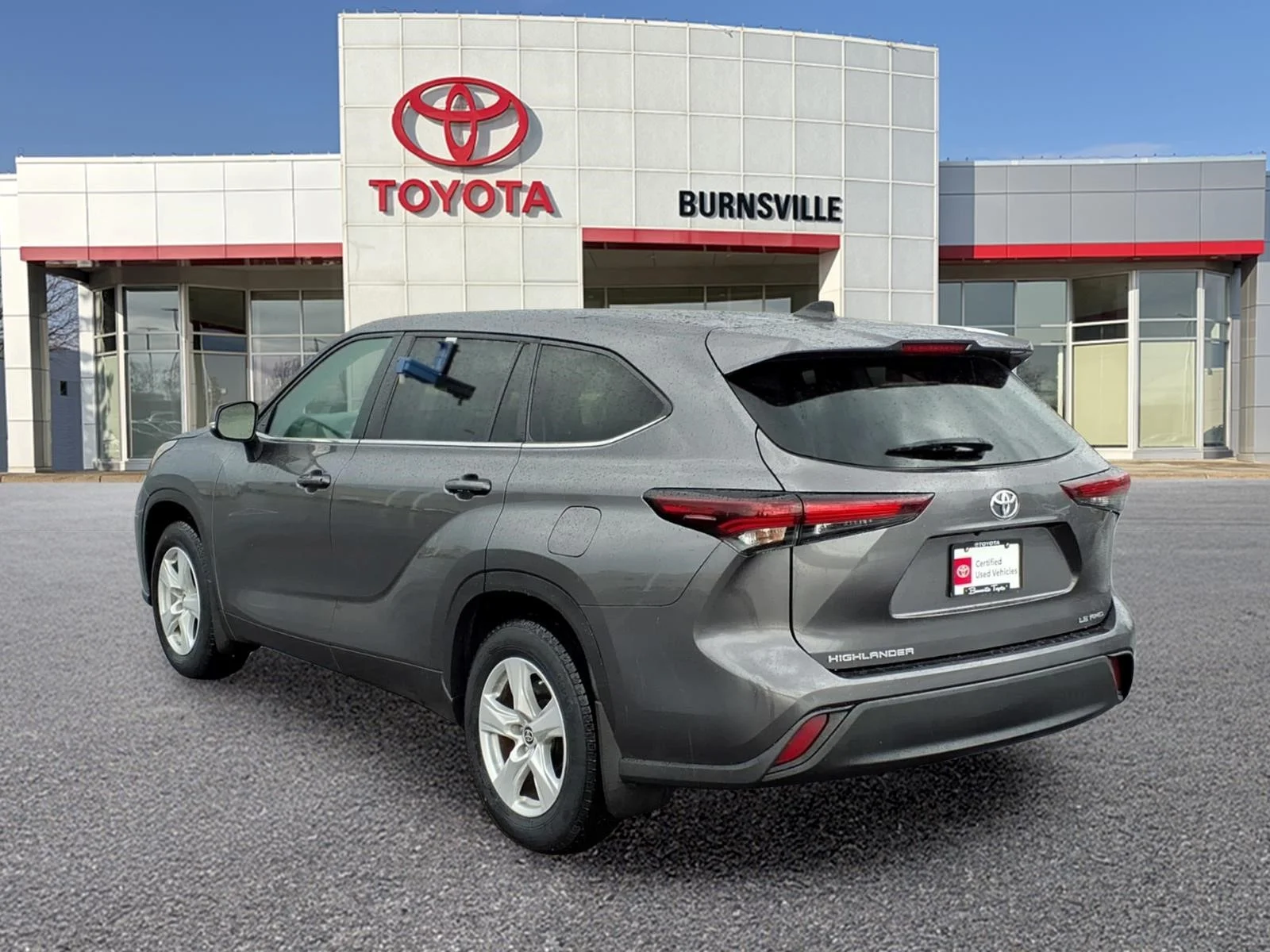 2024 Toyota Highlander LE - Photo 6