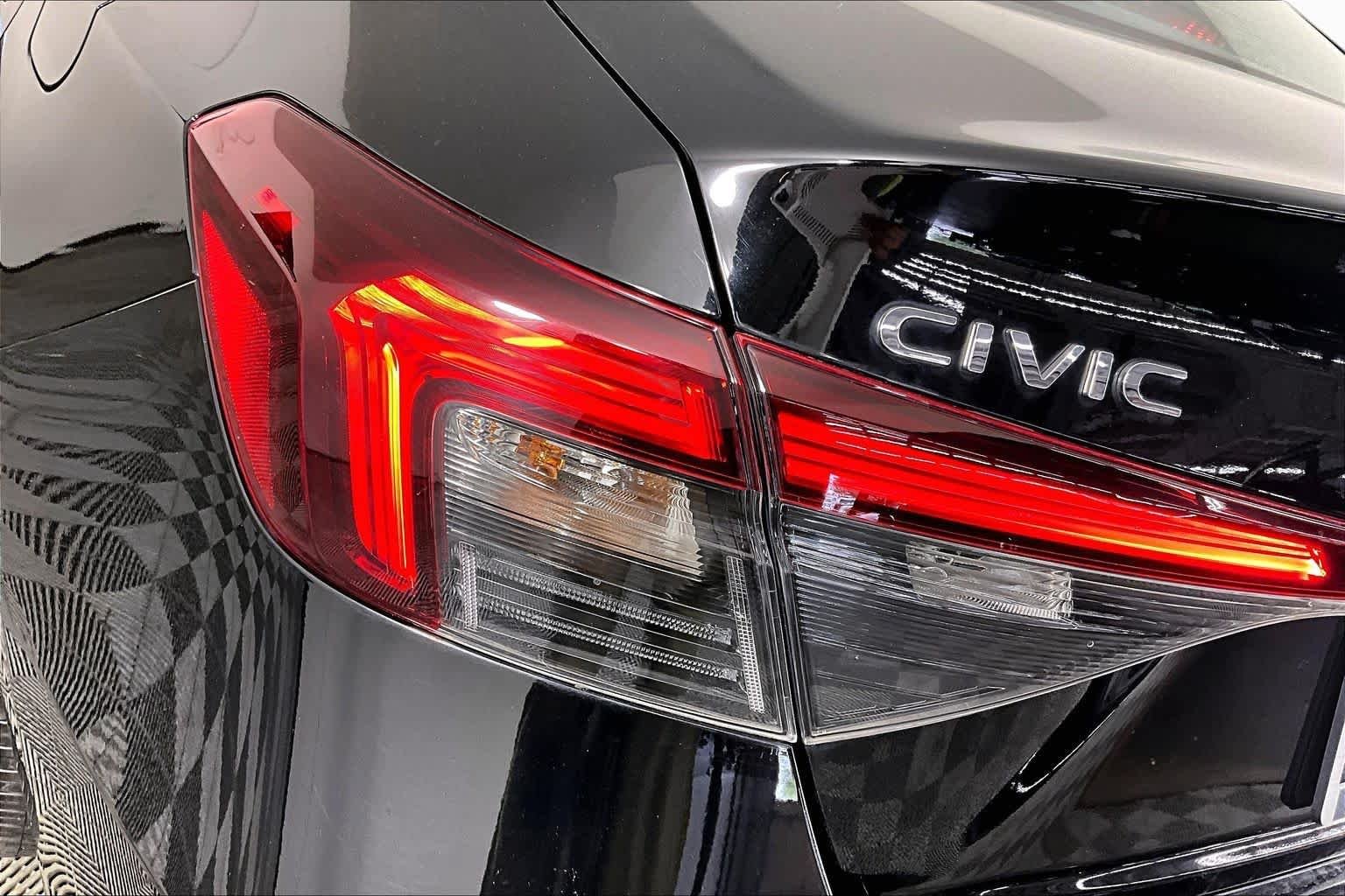 Used 2025 Crystal Black Pearl Honda Sport image 27