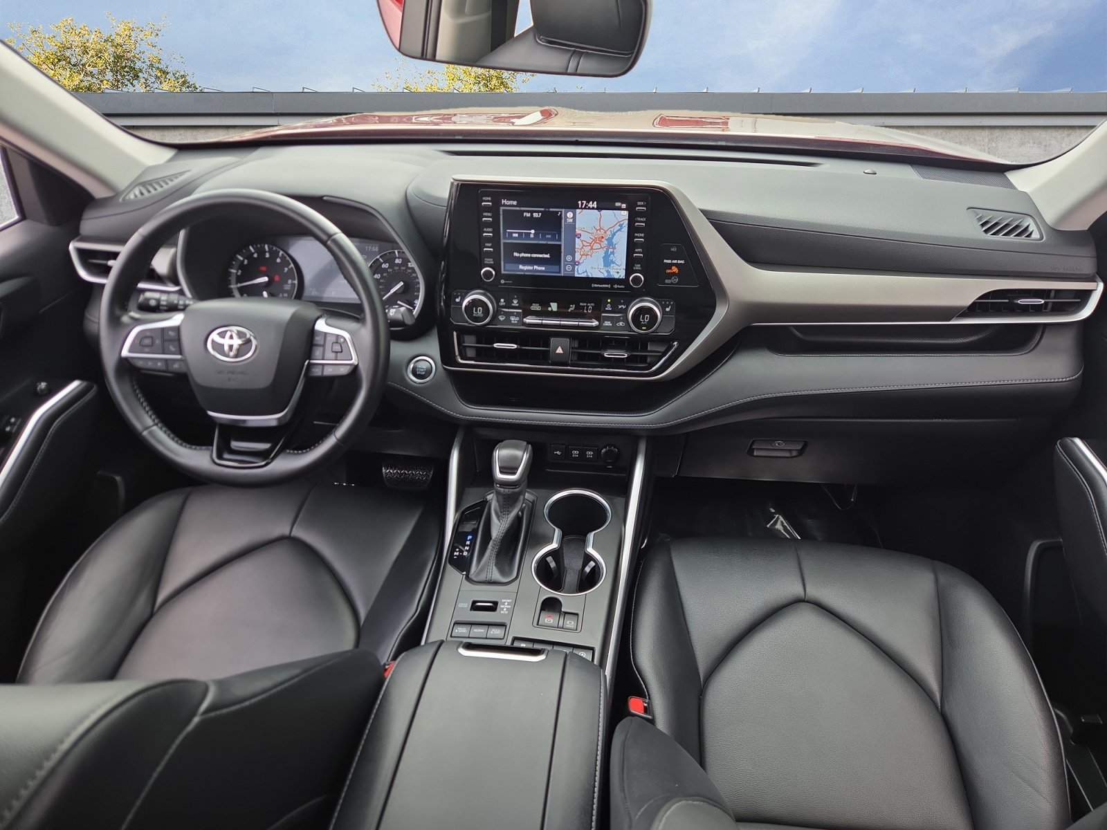 2020 Toyota Highlander XLE - Photo 11