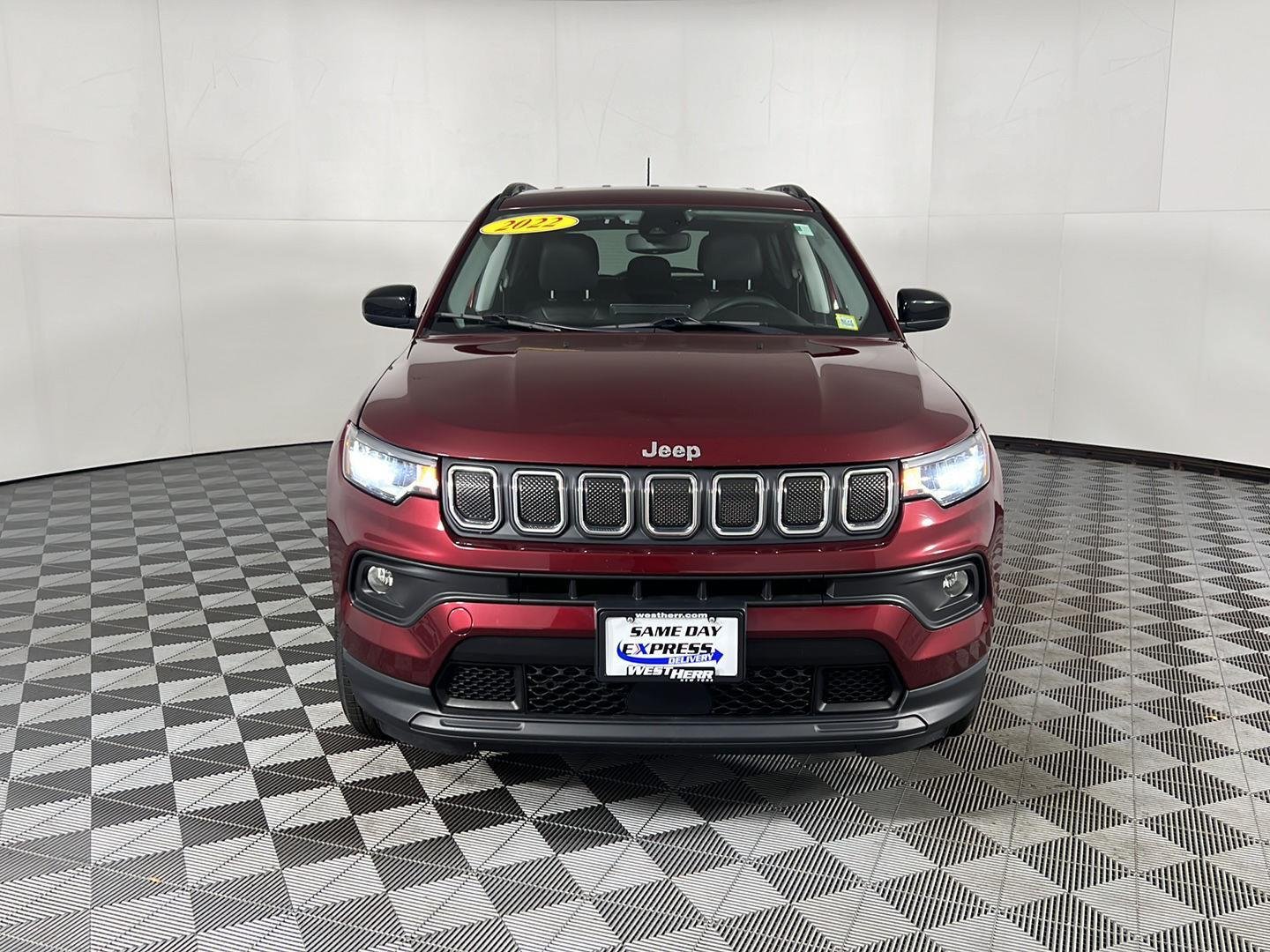 Certified Used 2022 Velvet Red Pearlcoat Jeep Latitude image 3