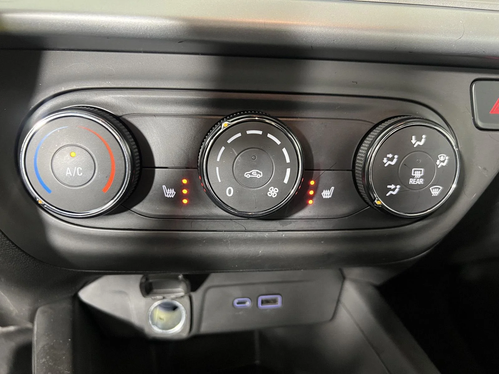 Used 2025 Summit White Chevrolet 1RS image 25