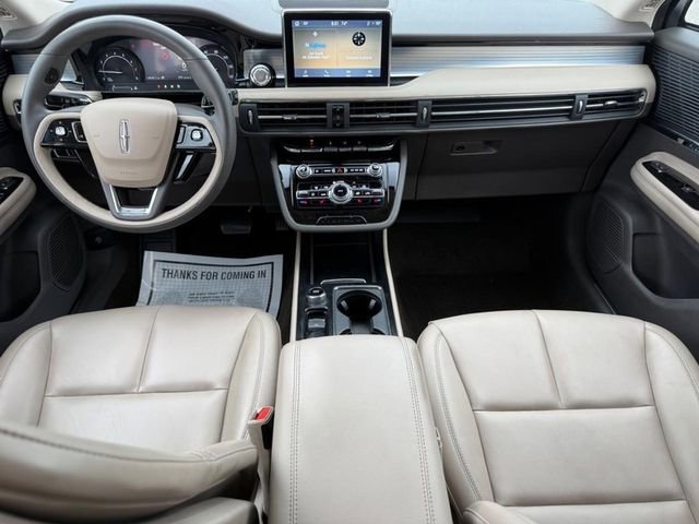 Used 2022 White Lincoln Standard image 11