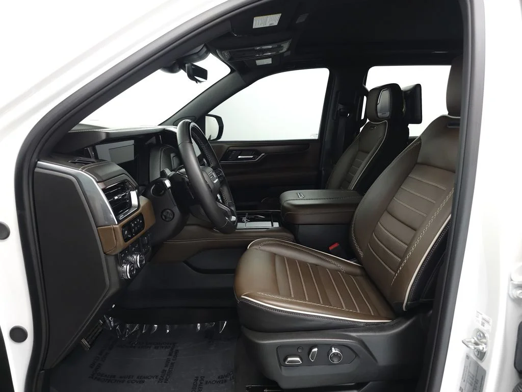 Used 2025 White Frost GMC Denali Ultimate image 7