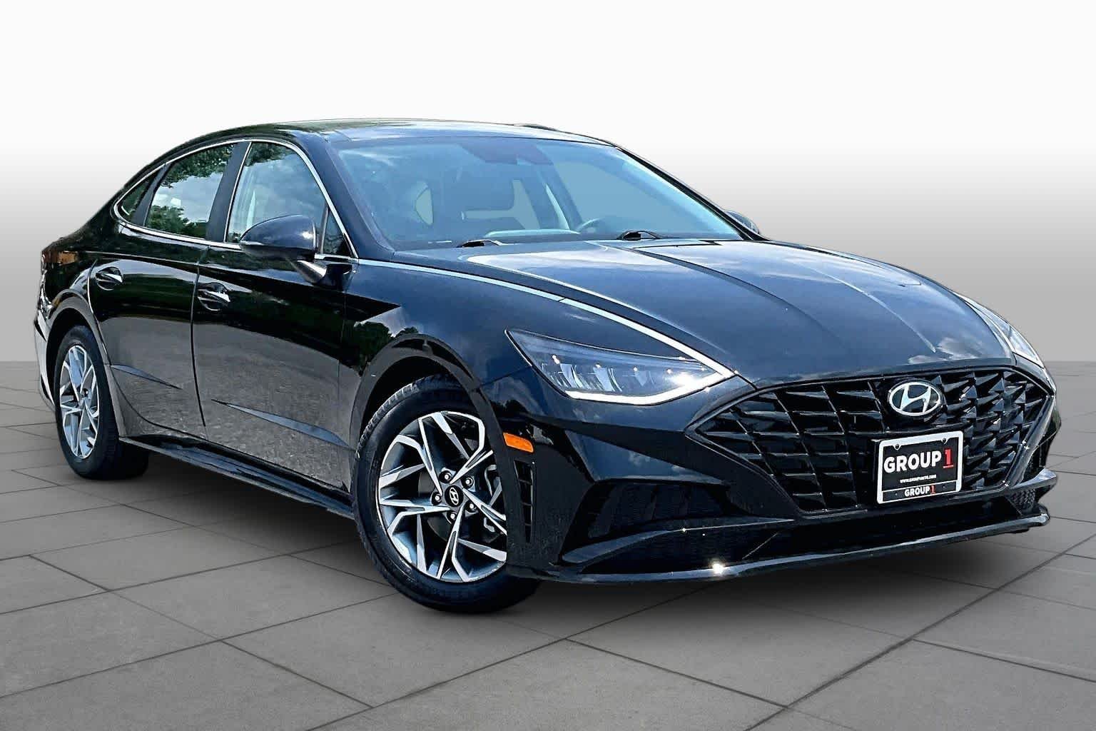 Used 2023 Onyx Black Hyundai SEL image 3
