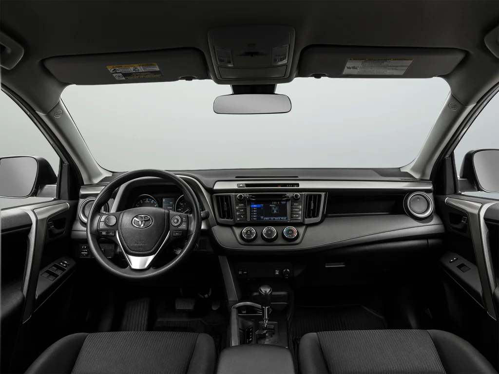 Used 2018 Silver Toyota LE image 19