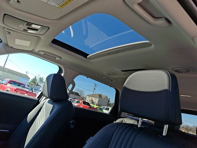 New 2026 Gray Hyundai SEL Premium image 15