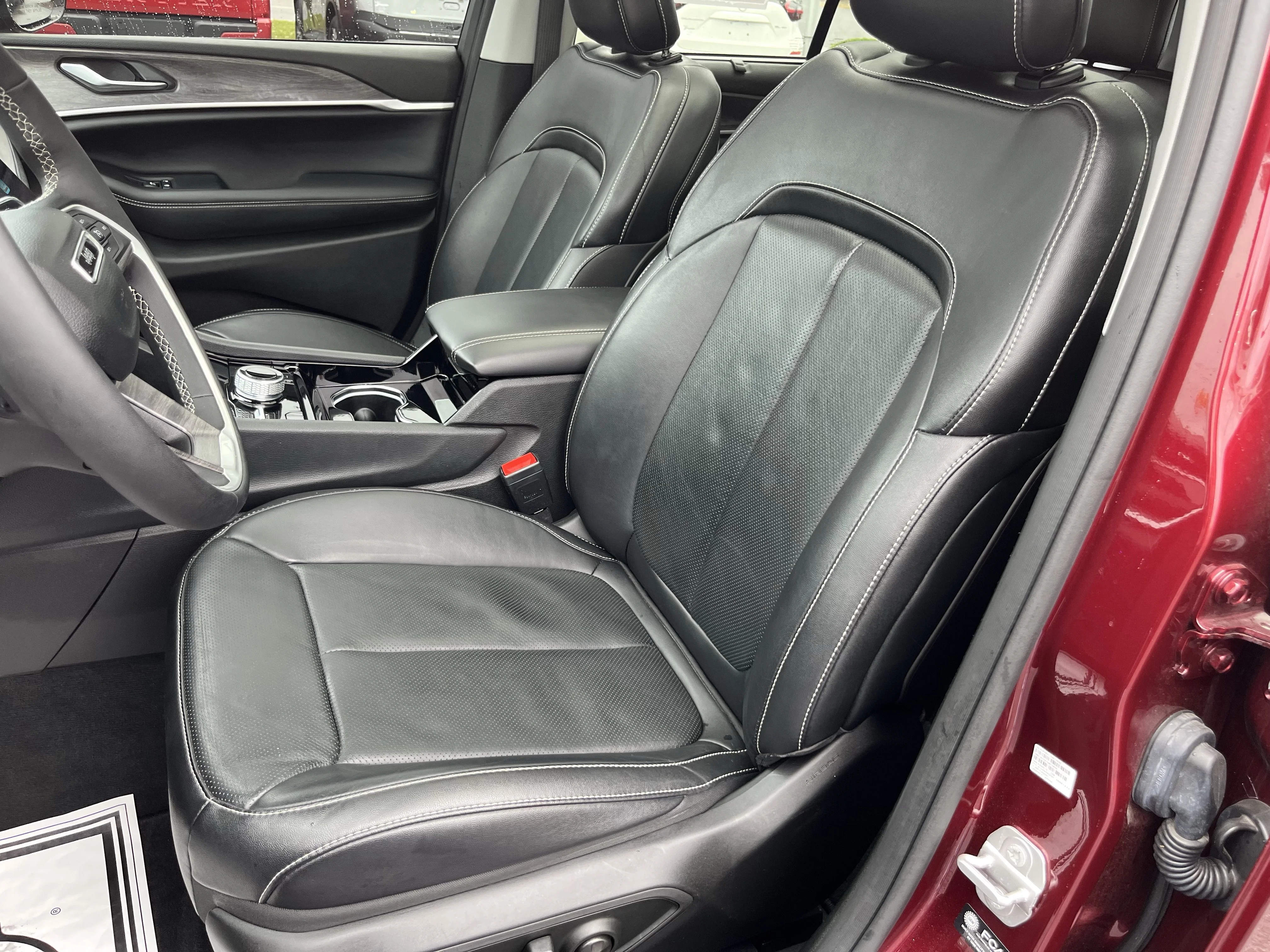 Used 2023 Velvet Jeep 4xe image 17