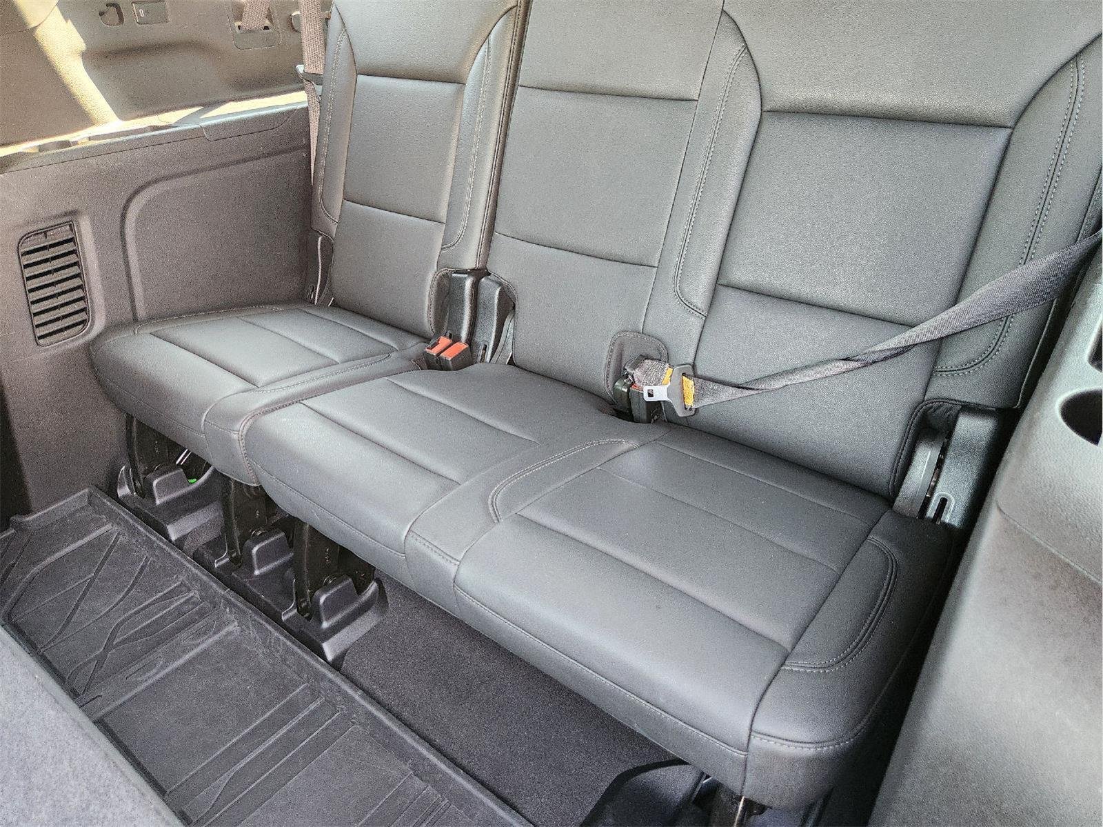 2024 Chevrolet Suburban photo 31 of 32