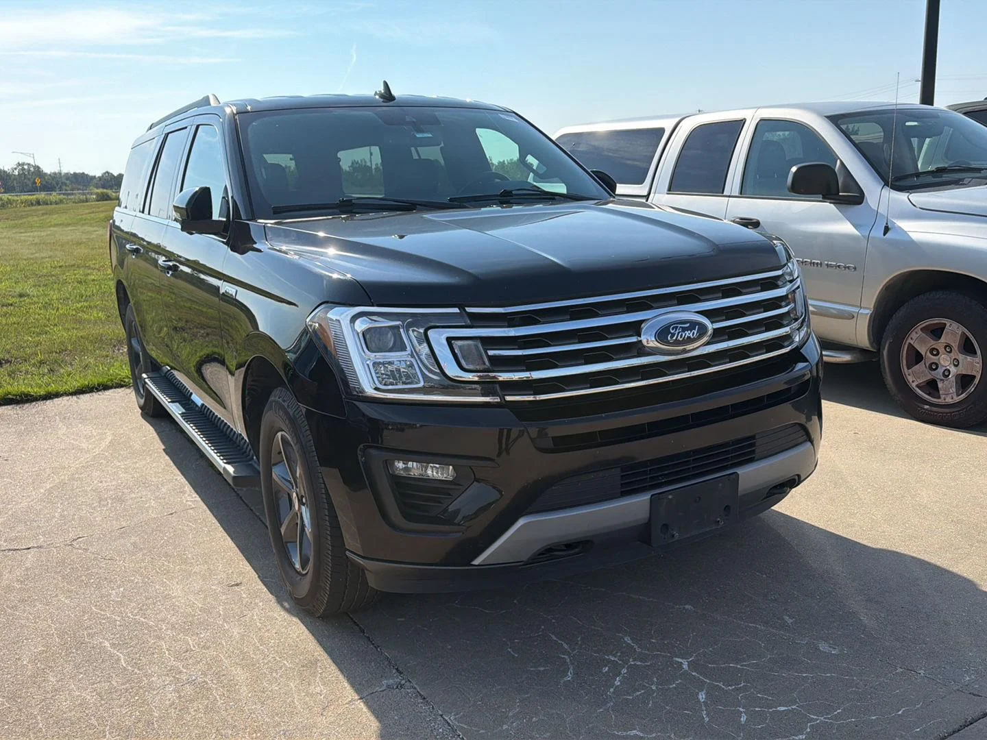 Used 2021 Ford Expedition XLT with VIN 1FMJK1JT6MEA84598 for sale in Kansas City