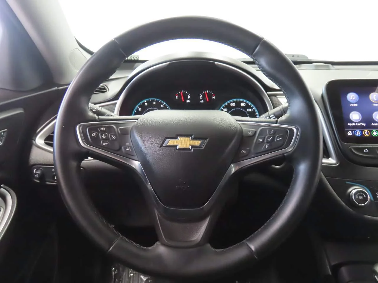 Certified Used 2025 Summit White Chevrolet RS image 9
