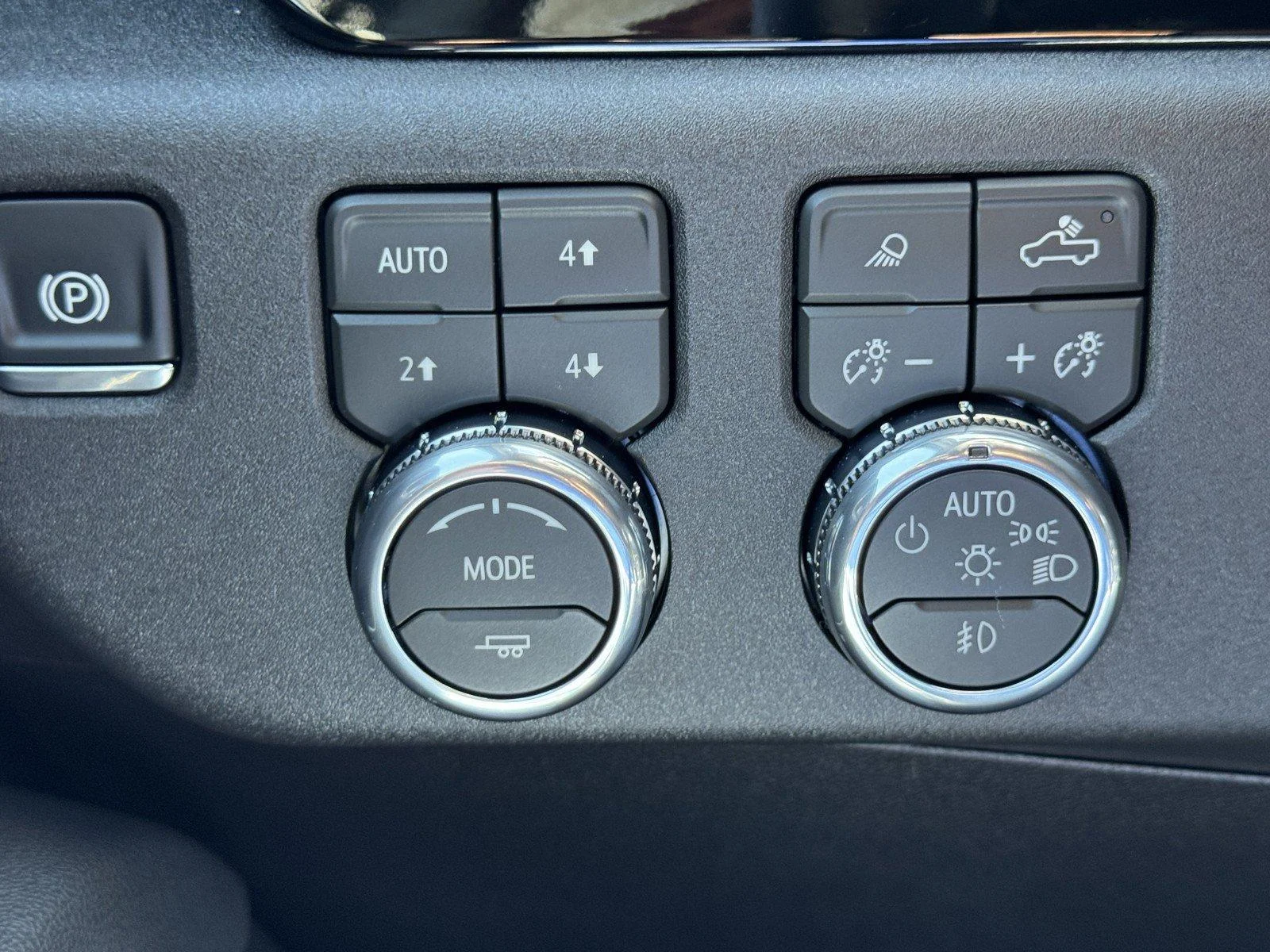 New 2026 Sterling Metallic GMC Elevation image 22