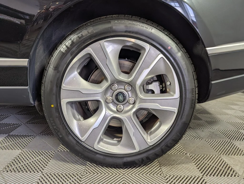 Certified Used 2019 Black Land Rover 3.0L V6 Supercharged HSE image 27