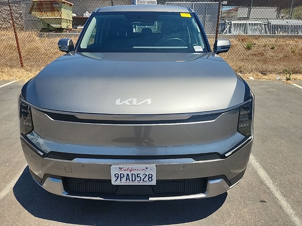 Used 2024 Gray Kia Light image 2