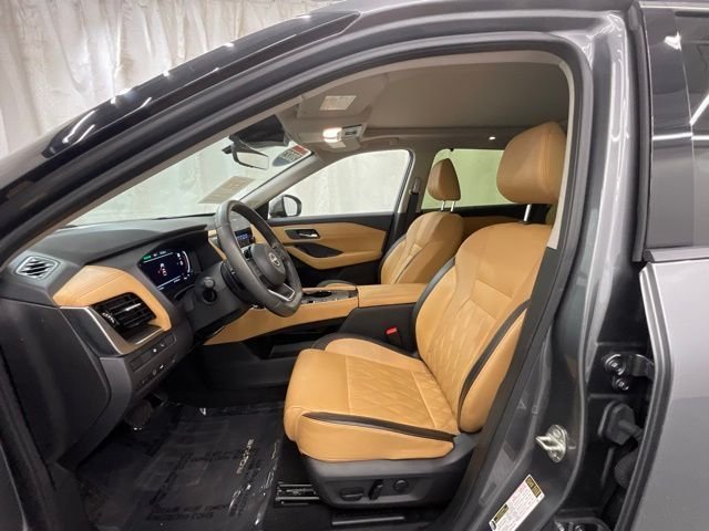 Used 2023 Gray Nissan Platinum image 10