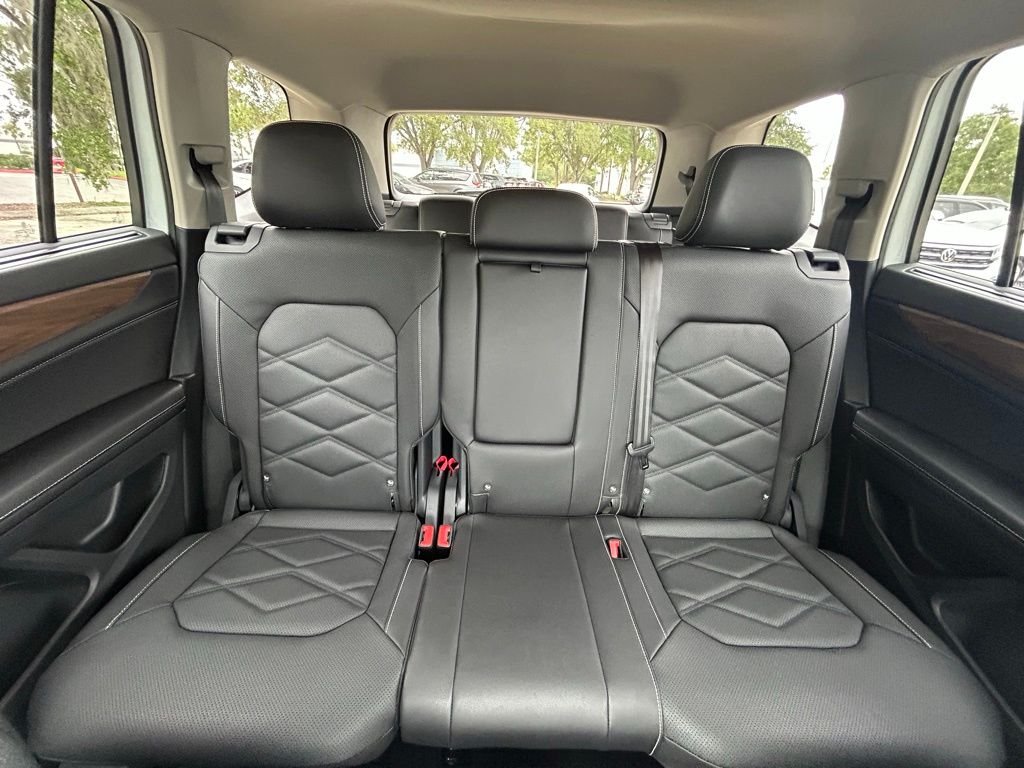 New 2026 White/off-white Volkswagen SE w/Technology image 12