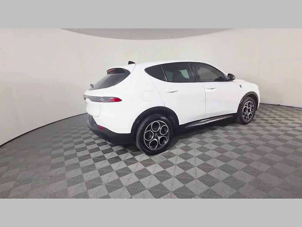 Used 2025 Milano White Alfa Romeo Base image 38