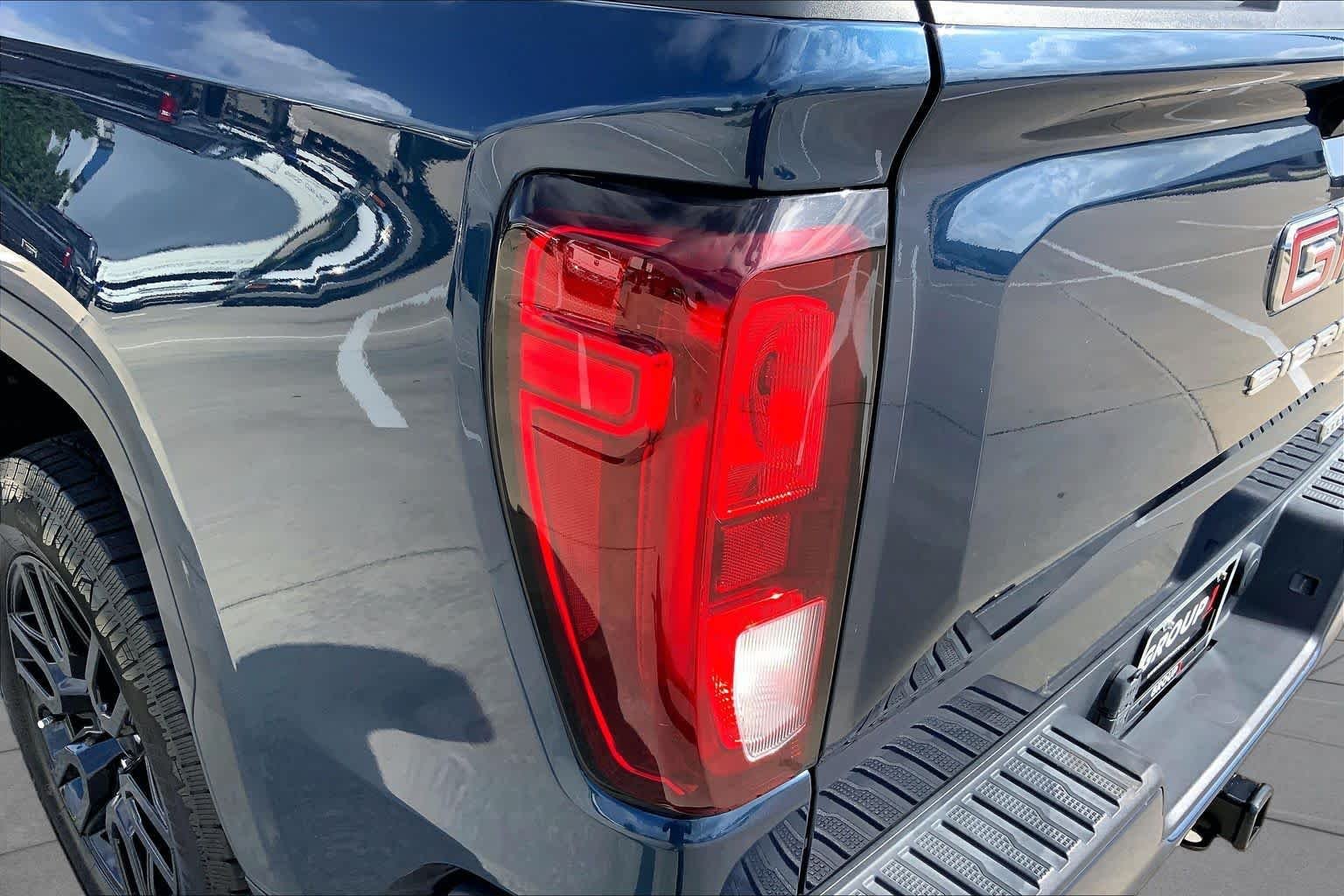 Used 2021 Pacific Blue Metallic GMC Elevation image 27