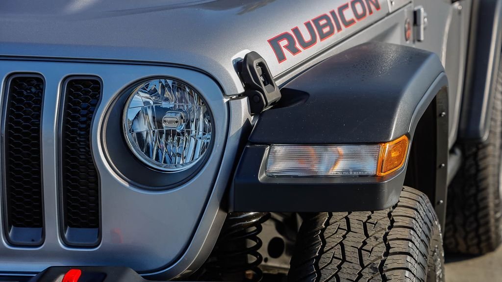Used 2018 Billet Silver Metallic Jeep Rubicon image 5