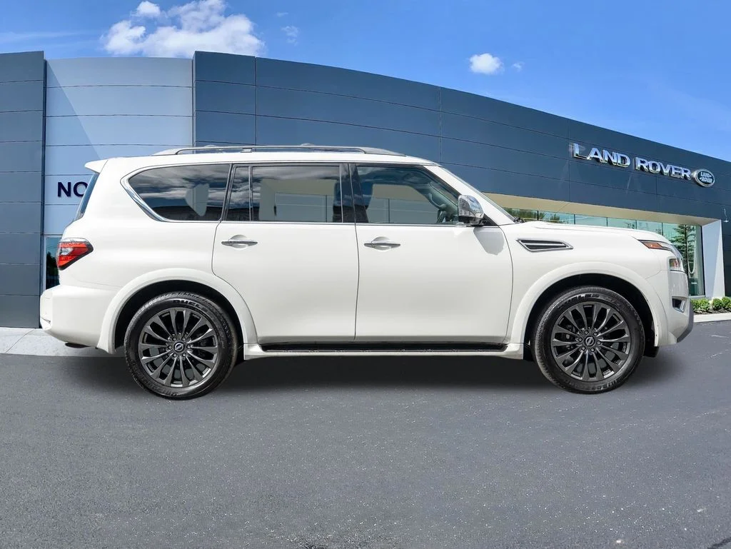 Used 2024 White Nissan Platinum image 8