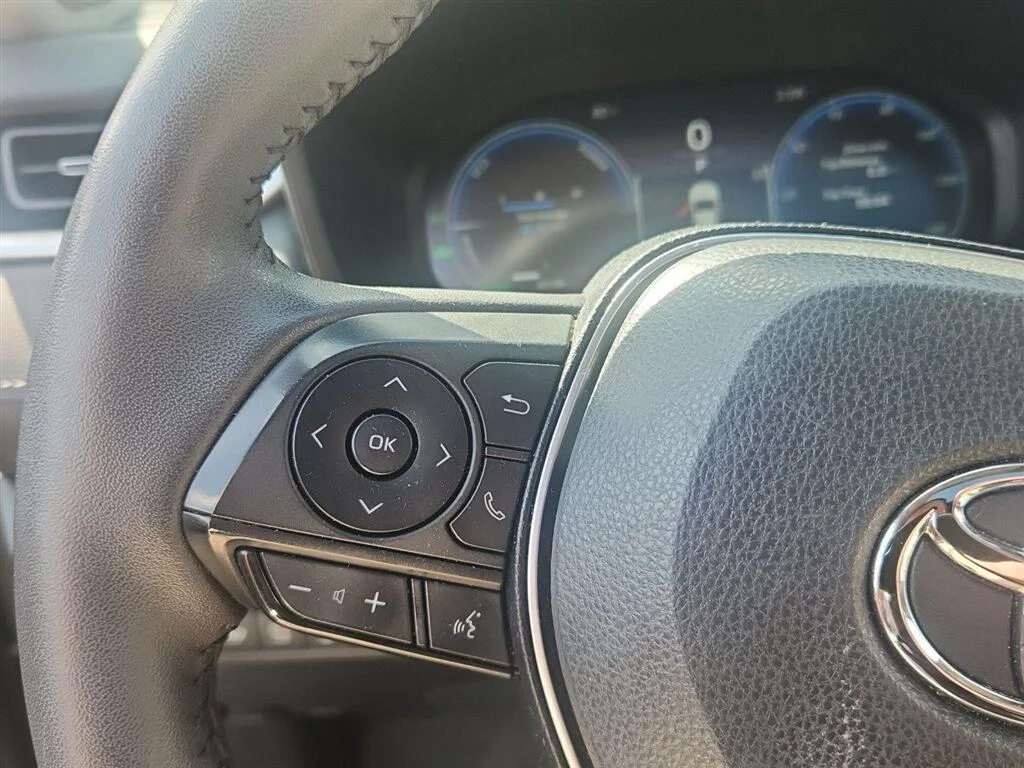 Used 2024  Toyota Hybrid Limited image 11