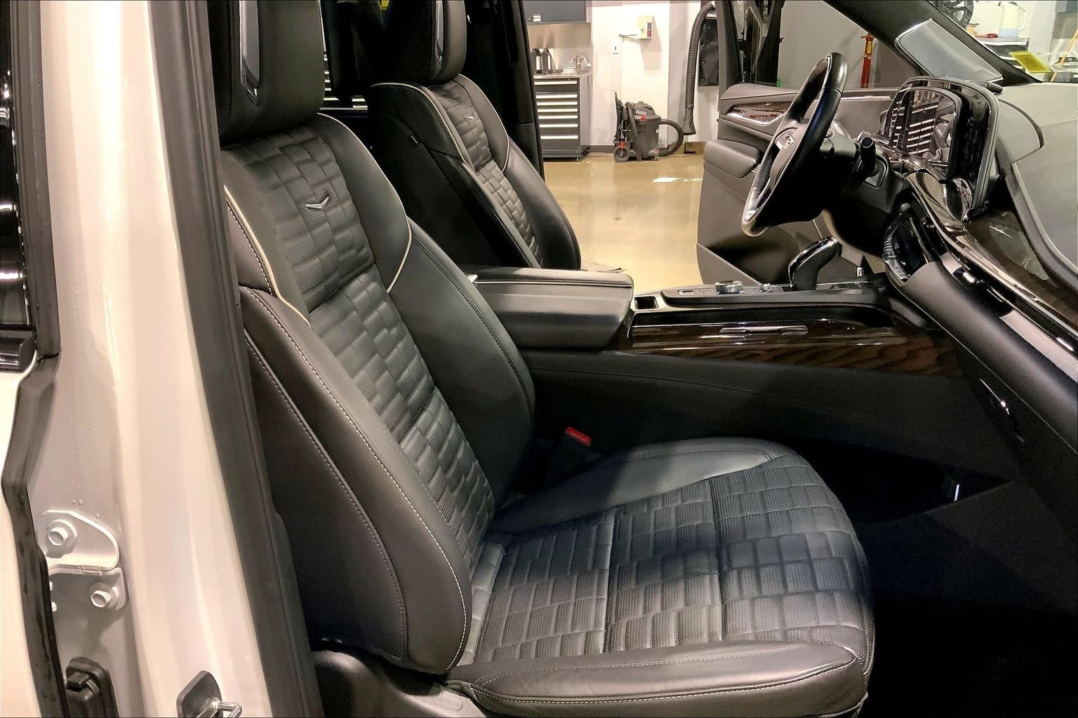 Used 2024 Crystal White Cadillac Sport Platinum image 8