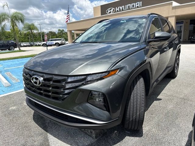 Used 2024 Gray Hyundai SEL Convenience image 3