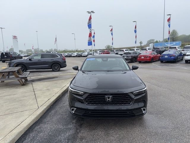 Used 2023  Honda Touring image 2
