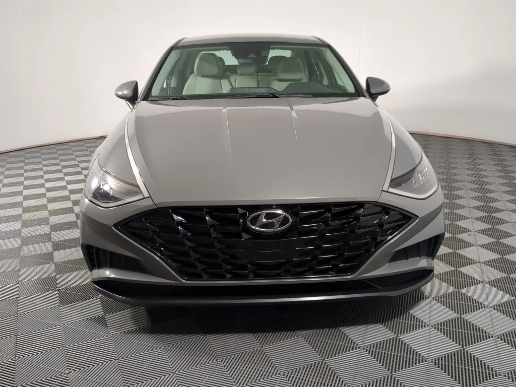 Used 2023 Gray Hyundai SEL image 3