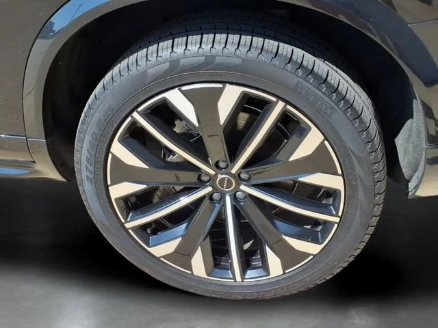 Used 2026  Volvo Plus image 28
