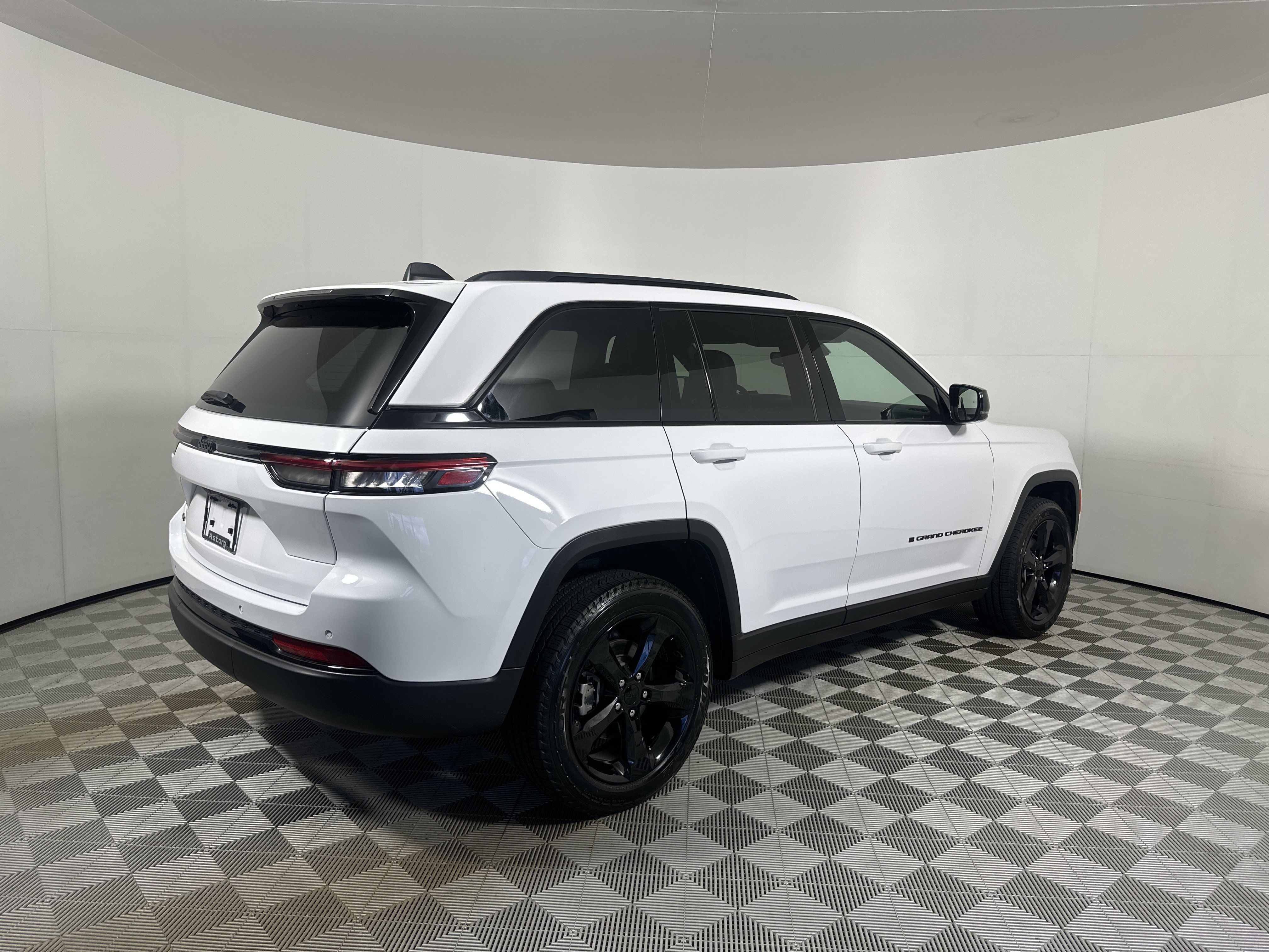 Certified Used 2023 Bright White Clearcoat Jeep Altitude X image 7