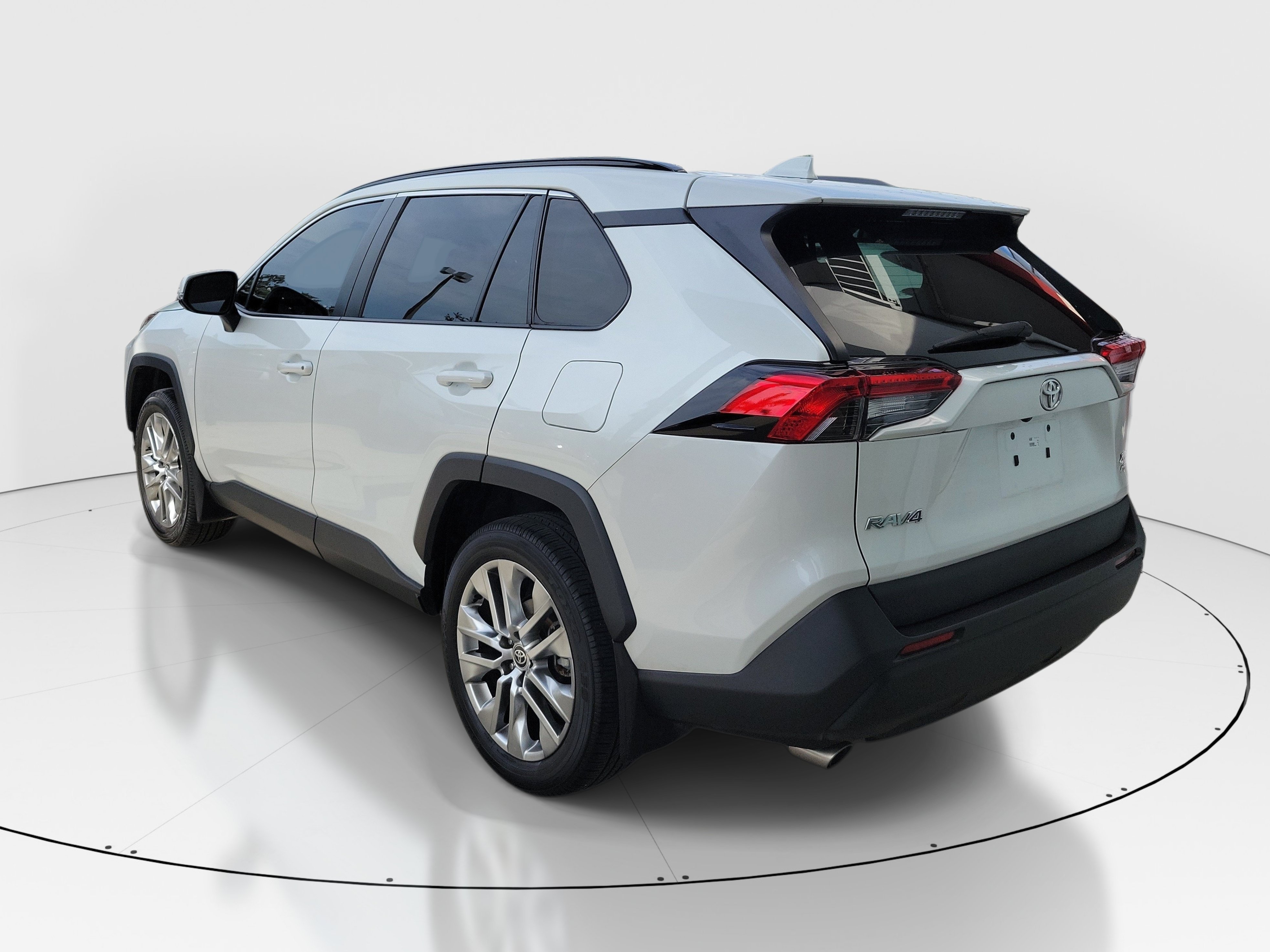 Certified Used 2024 Pearl Toyota XLE Premium image 5