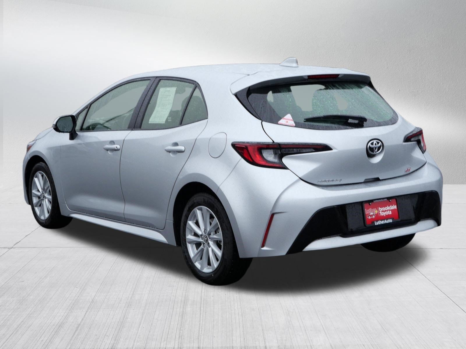 Certified Used 2025 Classic Silver Metallic Toyota SE image 5