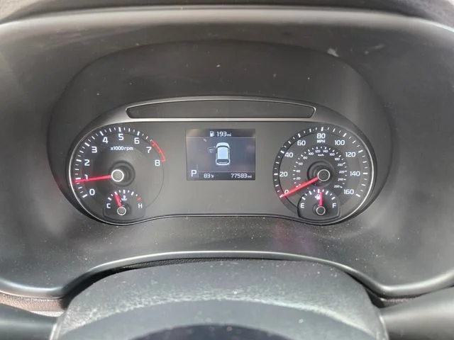Used 2022 White Kia LX image 35