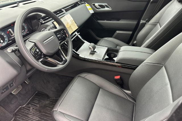New 2026 Santorini Black Land Rover P250 Base image 9
