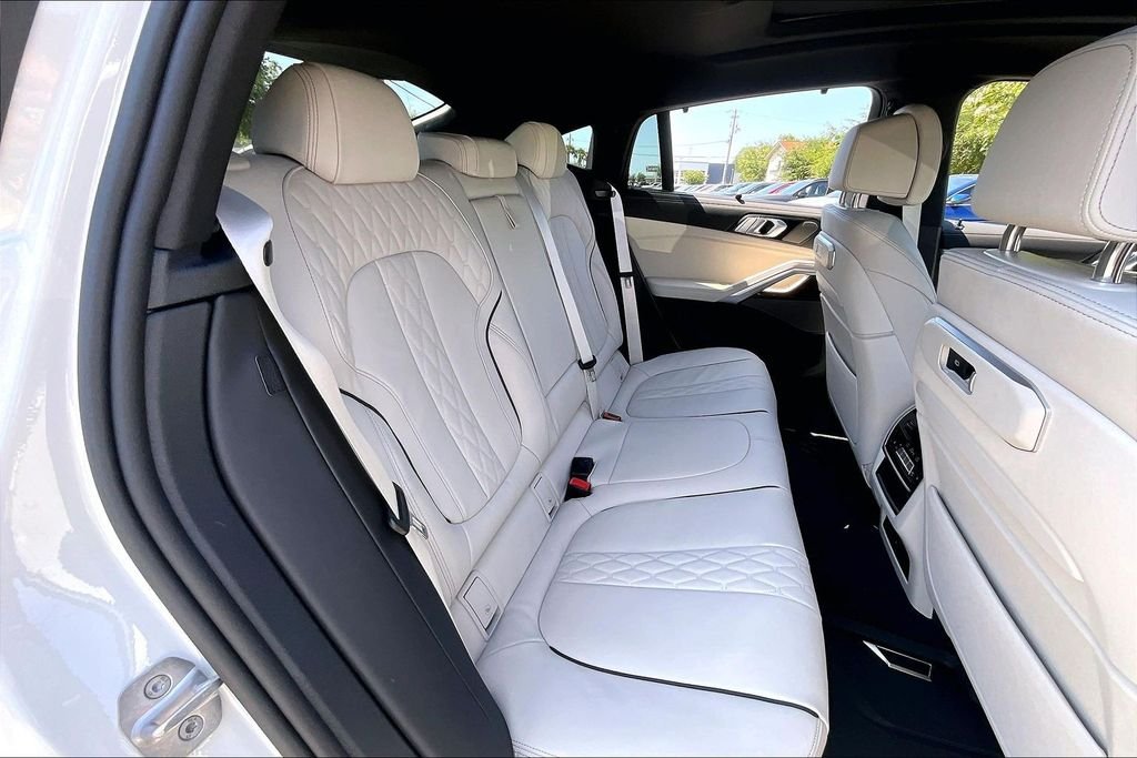New 2027 White BMW xDrive40i image 24