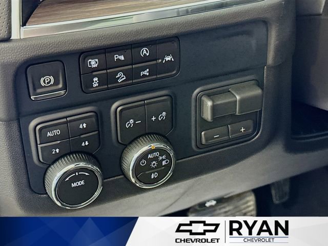 2026 Chevrolet Suburban Premier - Photo 10