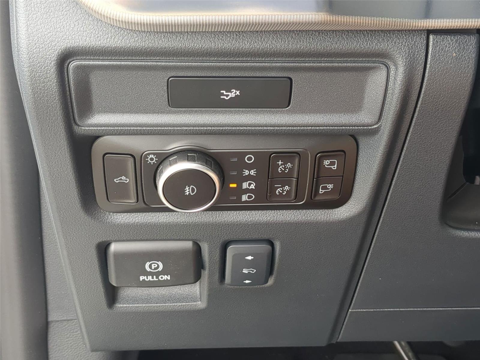 New 2026 Star White Metallic Tri-Coat Ford Lariat® image 24