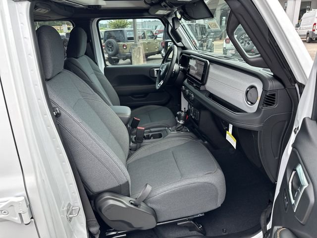 New 2025 White Jeep Sahara image 13