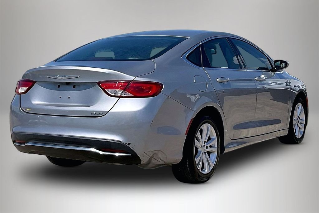 Used 2015 Silver Chrysler Limited image 5