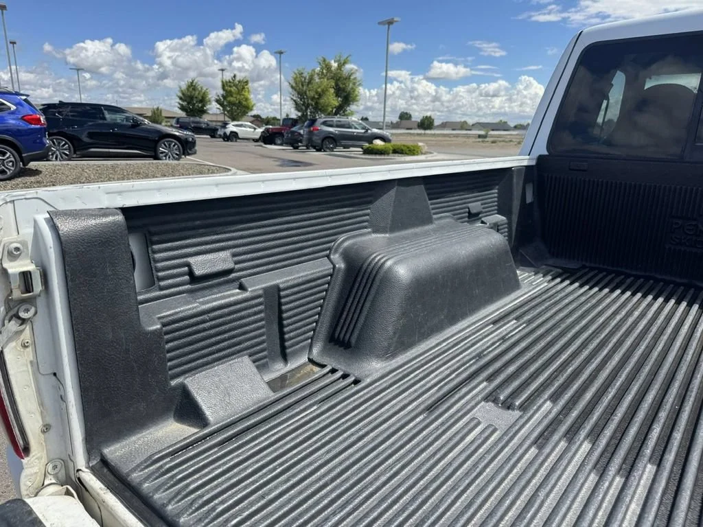 Used 2001 White Ford  image 35