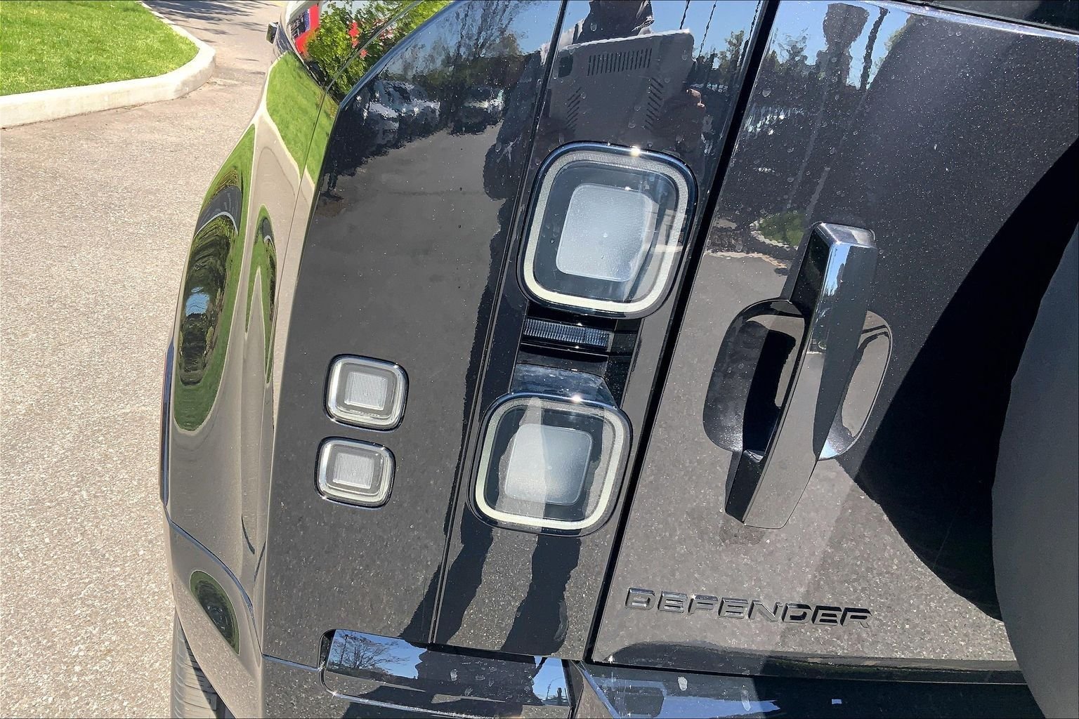 New 2026 Santorini Black Land Rover V8 image 14