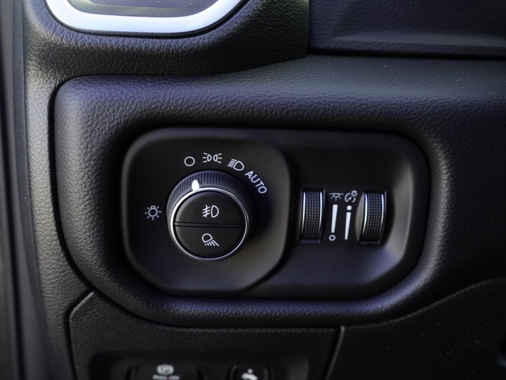 New 2026 Granite Crystal Metallic Clear-Coat Exterior Paint RAM Big Horn/Lone Star image 12