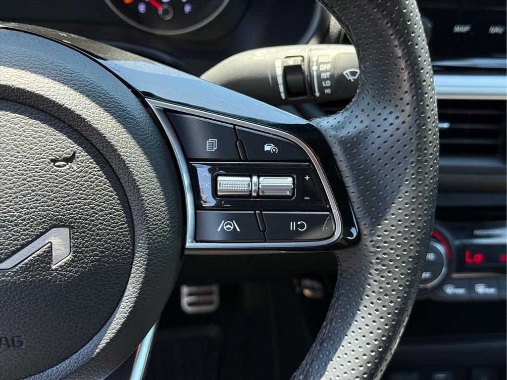 Used 2023 White Kia GT-Line image 27