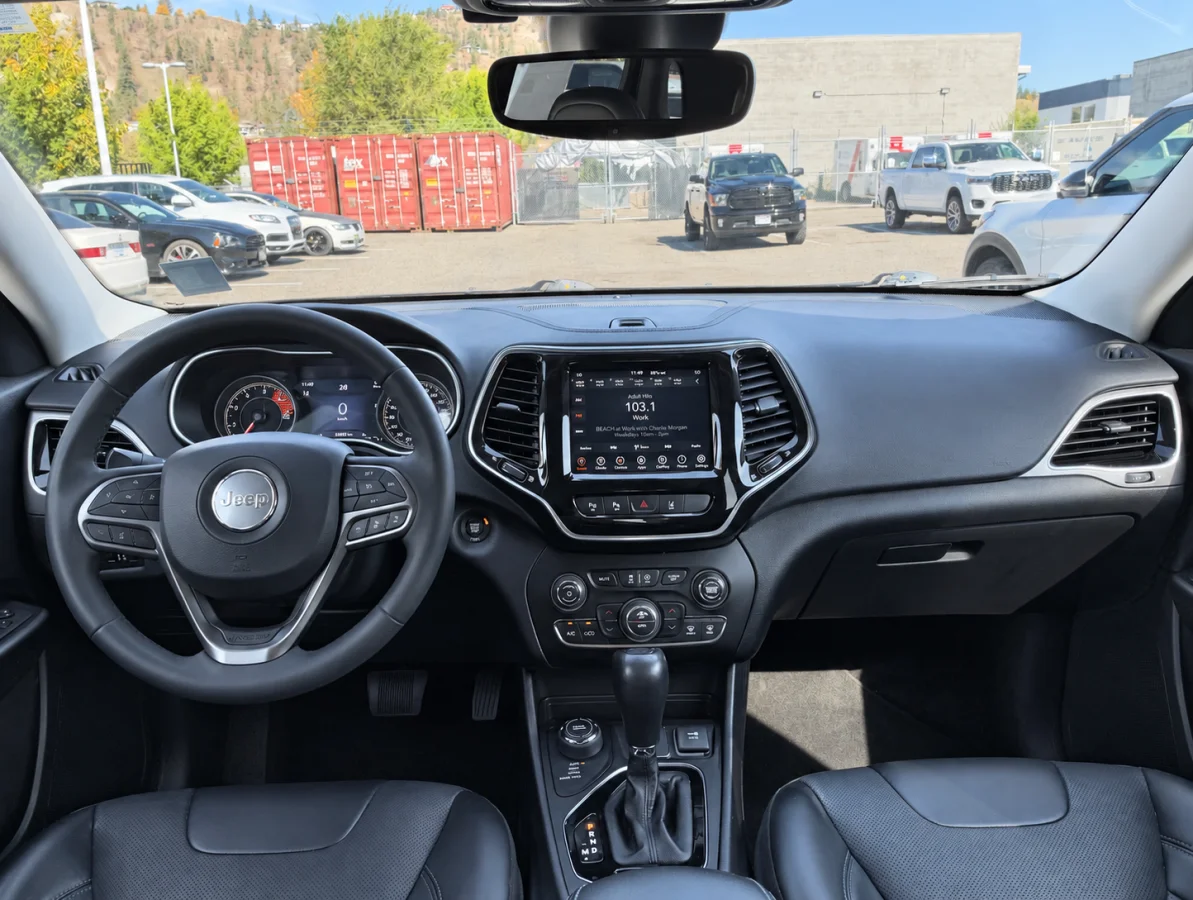 Used 2022 Grey Jeep Limited 4x4 image 17
