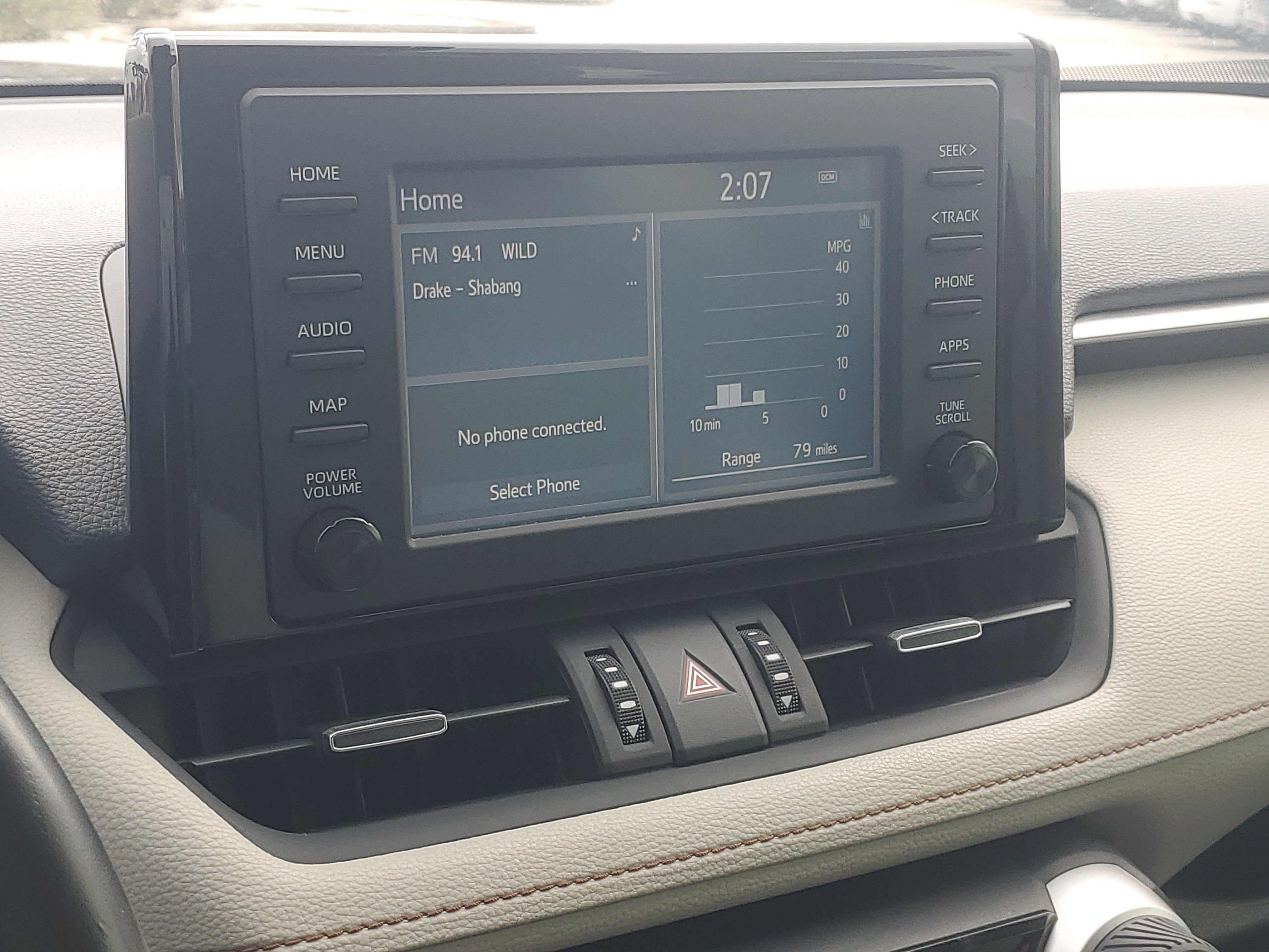 Used 2019 Pearl Toyota XLE Premium image 28